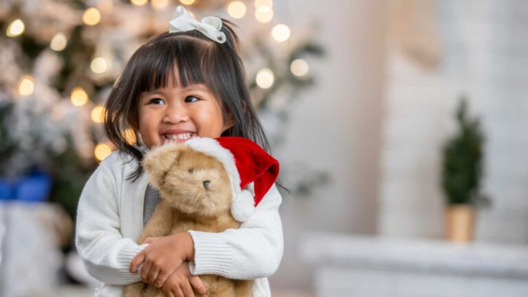 Autism-Friendly Holidays: 12 Simple Steps for a Jolly Holly Season
